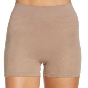 SKIMS Stretch Rib Short in Desert